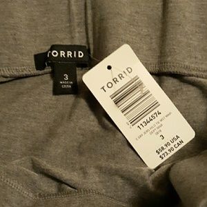 Torrid size 3 hi-lo skirt.